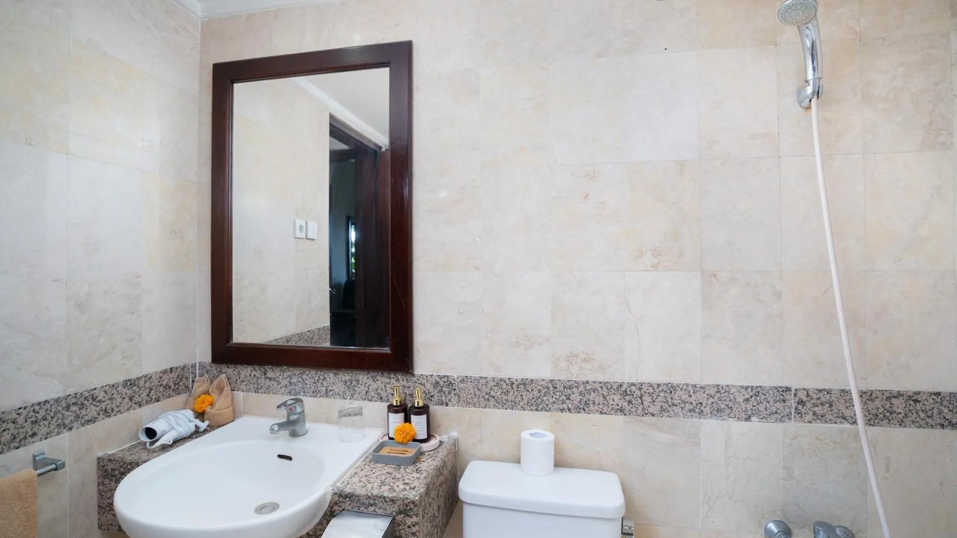 Beach Apartment Inside Resort Walking Distance To The Beach Seminyak  0*, Seminyak (Bali)