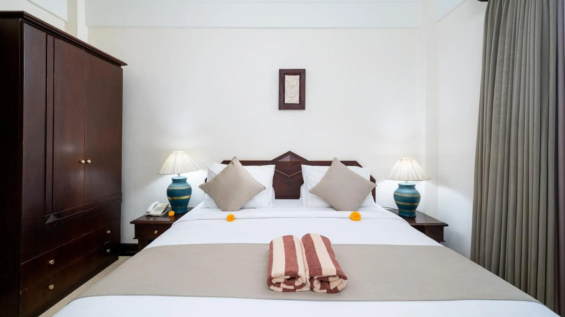 Beach Apartment Inside Resort Walking Distance To The Beach Seminyak  0*, Seminyak (Bali)
